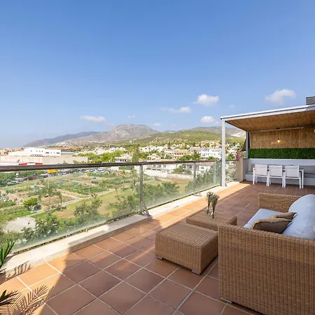 Elegant 3br Penthouse With Sea View Pool & Garden Торремолинос
