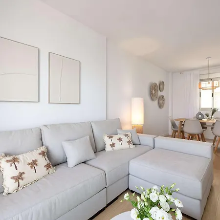 Elegant 3br Penthouse With Sea View Pool & Garden Apartamento