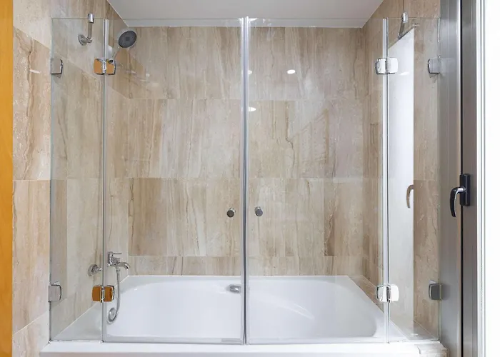 Elegant 3br Penthouse With Sea View Pool & Garden *